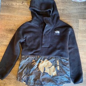 North face pullover